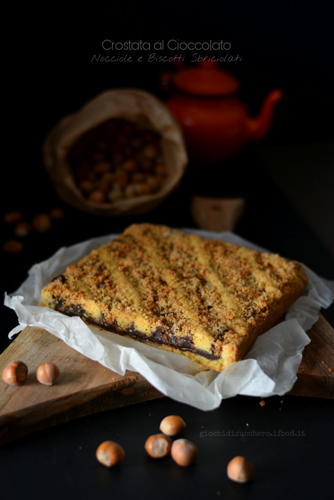 Crostata Al Cioccolato Nocciole E Biscotti Sbriciolati Giochi Di Zucchero