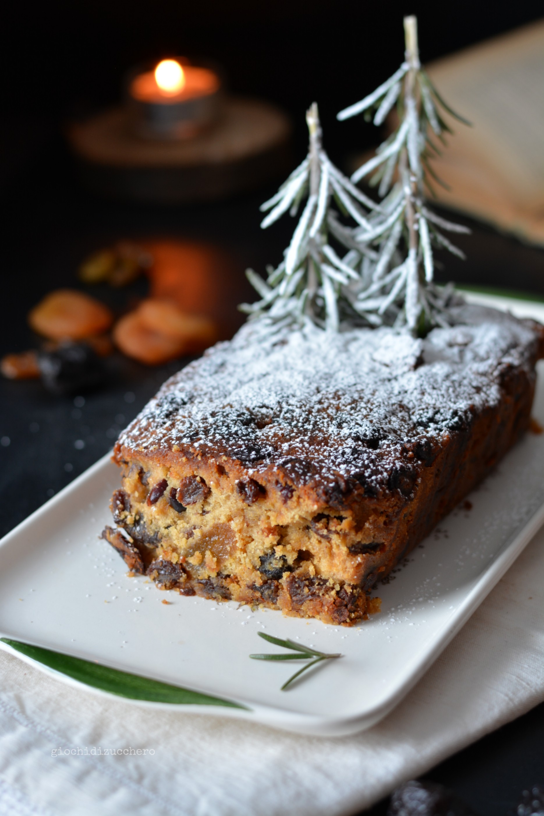 Christmas Apricot Prune and Raisin Fruit Cake Giochi di Zucchero